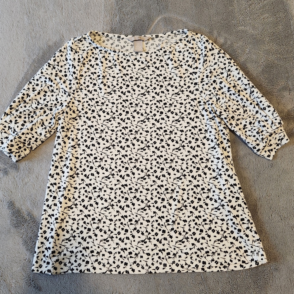 🔷️ H&M White and Black Print Scoop Neck Blouse Size Small